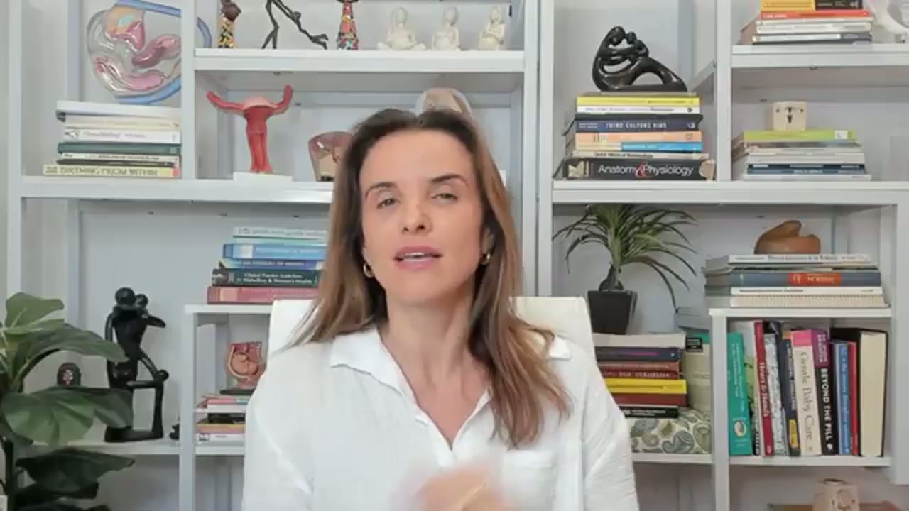 Mari Betioli apresentando o curso O Poder do Parto